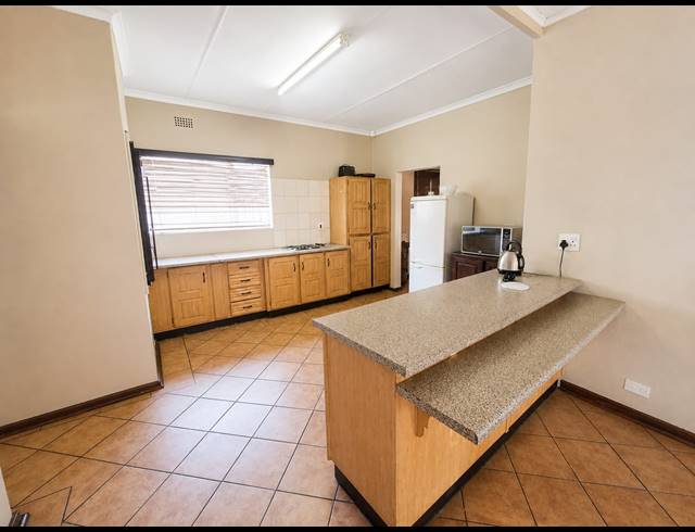 3 BEDROOM HOUSE FOR SALE IN VANDERBIJLPARK SE 3